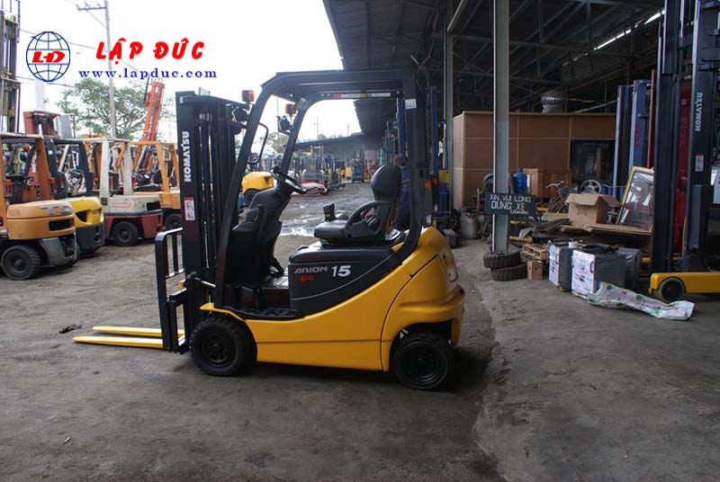 Xe nâng điện ngồi lái cũ 1.5 tấn KOMATSU FB15-12 giá rẻ
