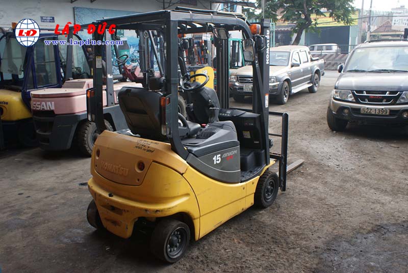 Xe nâng điện KOMATSU 1.5 tấn ngồi lái FB15-12 giá rẻ