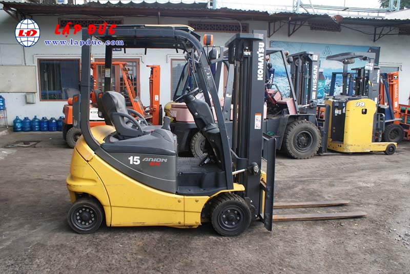 Xe nâng điện ngồi lái cũ KOMATSU 1.5 tấn FB15-12 giá rẻ