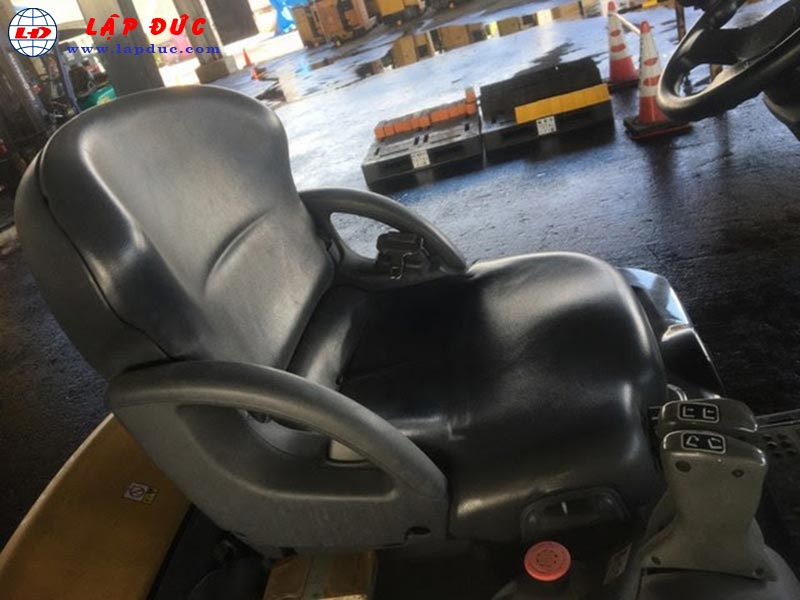 Xe nâng điện ngồi lái 1.8 tấn KOMATSU FB18-12