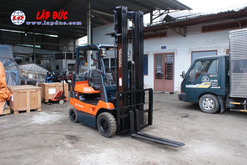 Xe nâng điện ngồi lái TOYOTA 1.5 tấn 7FBL15 # 11003
