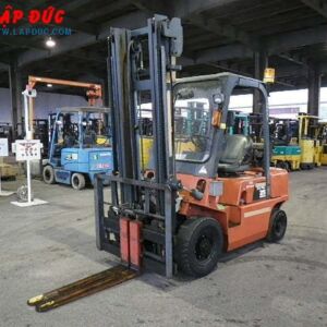 Xe nâng máy xăng - gas NISSAN 2 tấn PJ02 giá rẻ