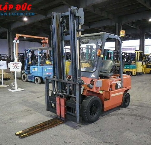 Xe nâng máy xăng - gas NISSAN 2 tấn PJ02 giá rẻ