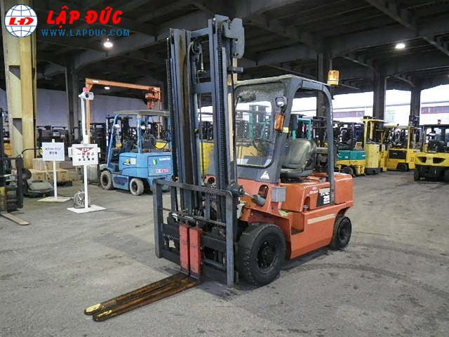 Xe nâng máy xăng - gas NISSAN 2 tấn PJ02 giá rẻ