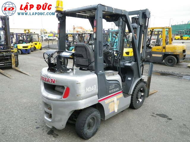 Xe nâng xăng ga 2.5 tấn Nissan PL02