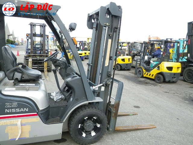 Xe nâng xăng ga 2.5 tấn Nissan PL02