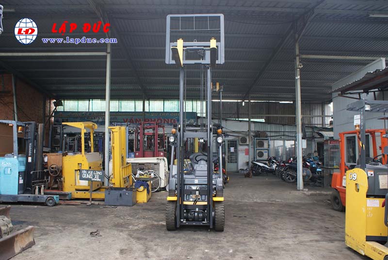 Xe nâng máy xăng KOMATSU 1.5 tấn FG15C-21 # 201278 giá rẻ