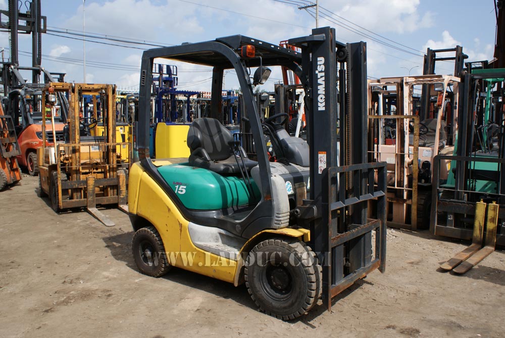 Xe nâng xăng KOMATSU 1.5 tấn FG15LC-18 giá rẻ