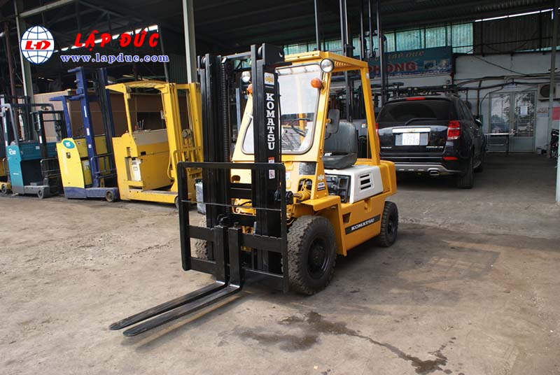 Xe nâng xăng 2 tấn KOMATSU FG20-7 # 107531 giá rẻ