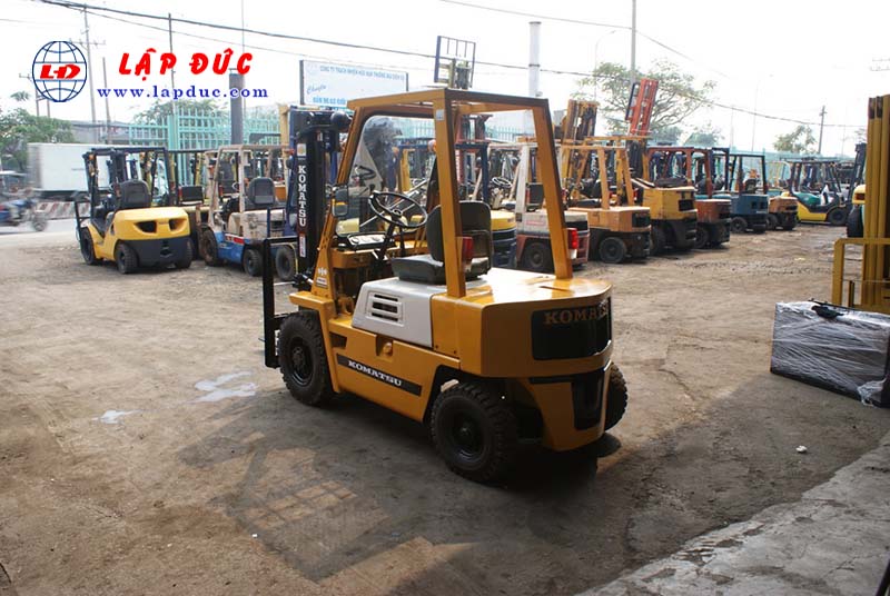 Xe nâng cũ động cơ xăng KOMATSU 2 tấn FG20-7 # 107531 giá rẻ