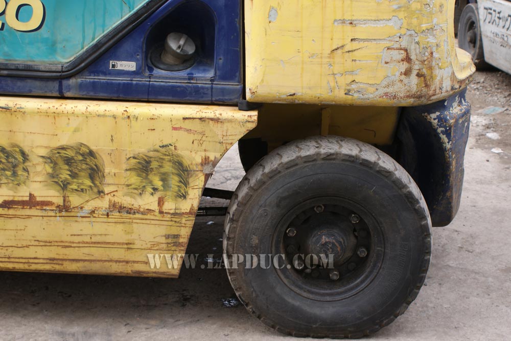 Xe nâng KOMATSU máy xăng 2 tấn FG20C-12 giá rẻ