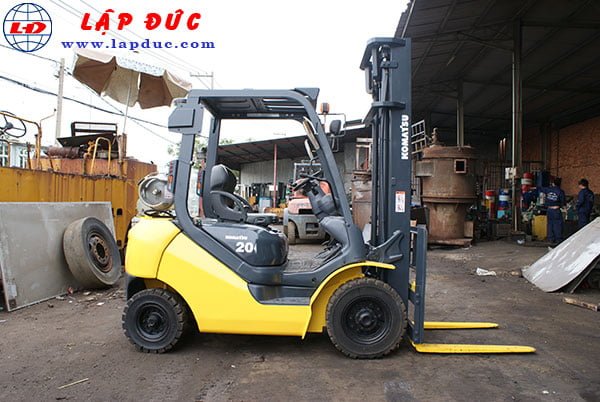 Xe nâng xăng cũ 2 tấn KOMATSU FG20T-17 giá rẻ