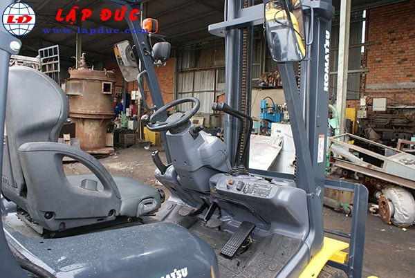 Xe nâng KOMATSU máy xăng 2 tấn FG20T-17 giá rẻ