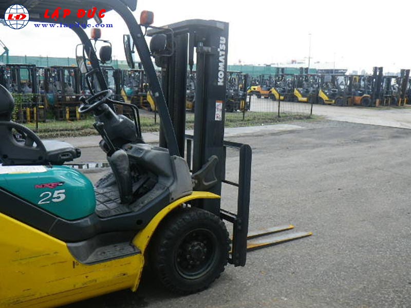 Xe nâng cũ động cơ xăng KOMATSU 2.5 tấn FG25C-16 # 731383 giá rẻ