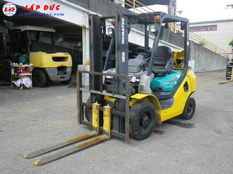 Xe nâng xăng cũ KOMATSU 2.5 tấn FG25C-16 # 731383 giá rẻ