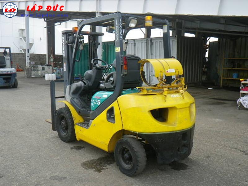 Xe nâng máy xăng KOMATSU 2.5 tấn FG25C-16 # 731383 giá rẻ