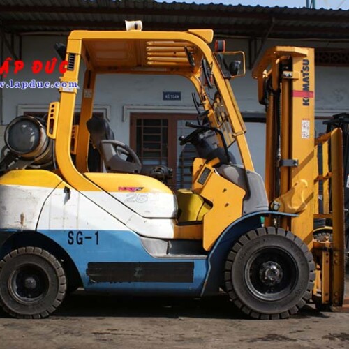 Xe nâng xăng cũ 2.5 tấn KOMATSU FG25T-17 # 714207 giá rẻ