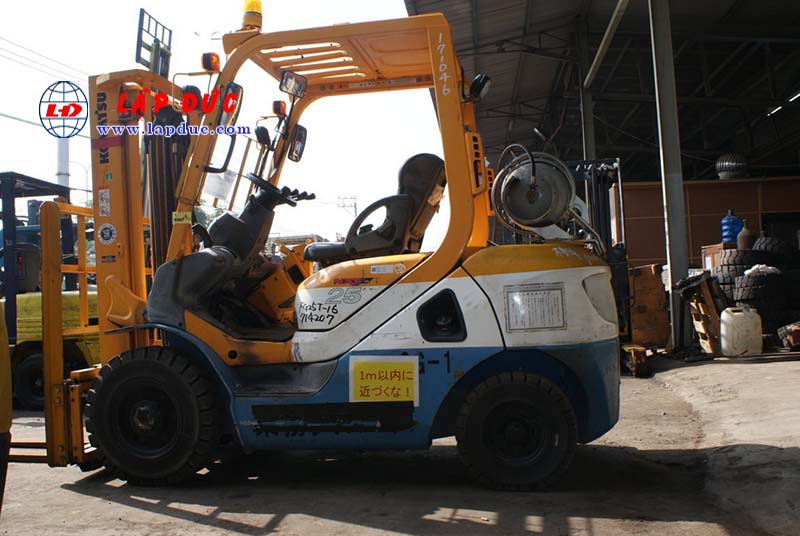 Xe nâng xăng cũ KOMATSU 2.5 tấn FG25T-17 # 714207 giá rẻ
