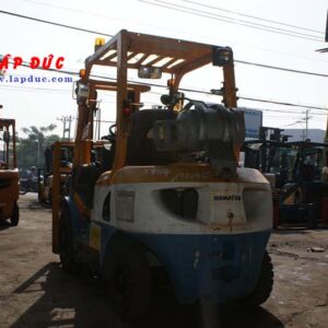 Xe nâng xăng KOMATSU 2.5 tấn FG25T-17 # 714207 giá rẻ