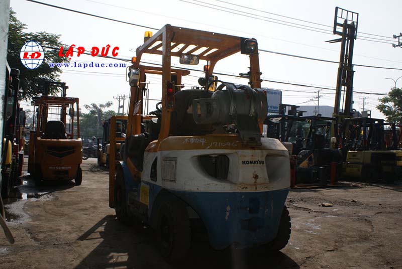 Xe nâng xăng KOMATSU 2.5 tấn FG25T-17 # 714207 giá rẻ