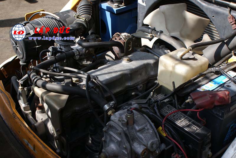 Xe nâng KOMATSU máy xăng 2.5 tấn FG25T-17 # 714207 giá rẻ