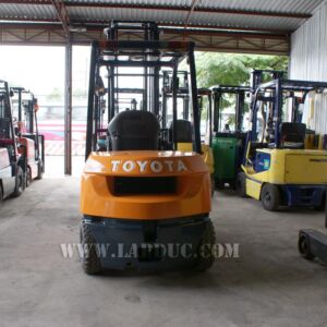 Xe nâng xăng cũ TOYOTA 2.5 tấn 7FG25 # 15905 giá rẻ