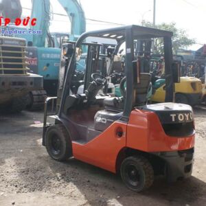 Xe nâng xăng cũ TOYOTA 2 tấn 8FGL20 # 33536 giá rẻ