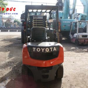 Xe nâng xăng 2 tấn TOYOTA 8FGL20 # 33536 giá rẻ