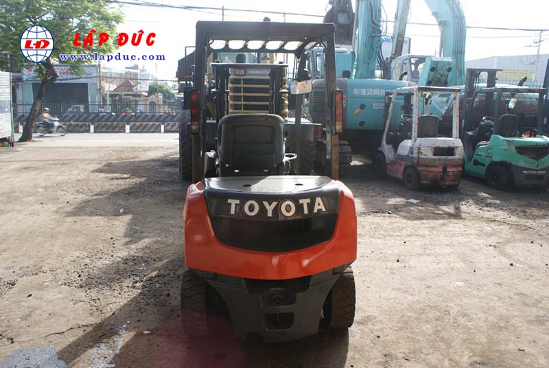 Xe nâng xăng 2 tấn TOYOTA 8FGL20 # 33536 giá rẻ