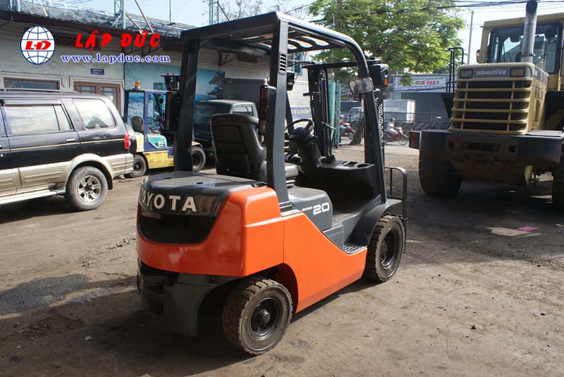 Xe nâng xăng TOYOTA 2 tấn 8FGL20 # 33536 giá rẻ