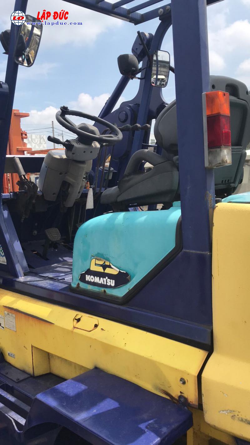 Xe xúc nâng KOMATSU SD25-6