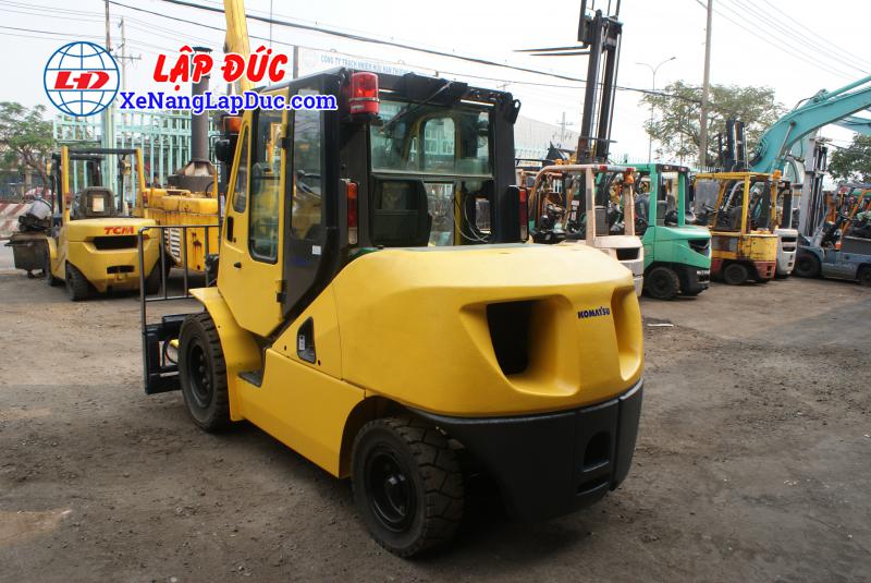 Xe nâng dầu cũ KOMATSU 4 tấn FD40T-10 -135696 giá rẻ