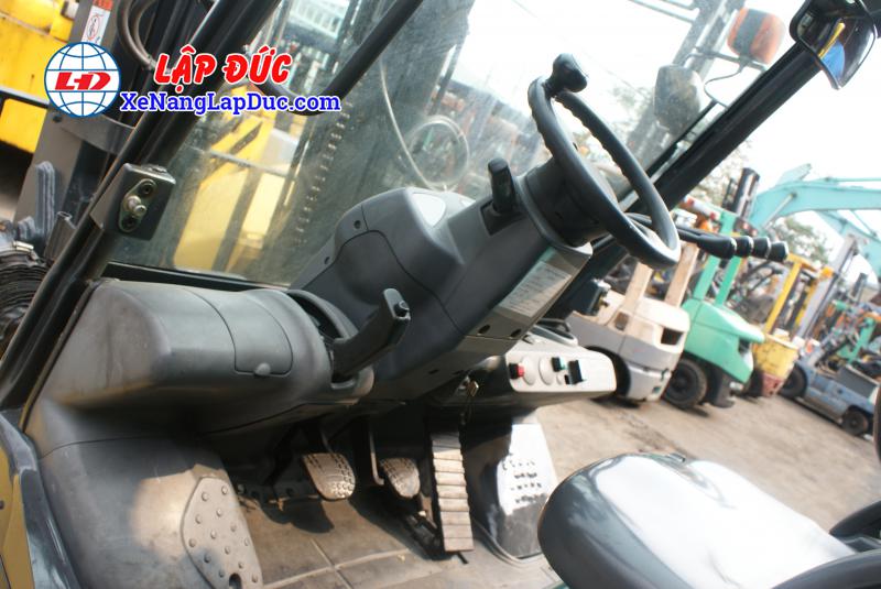 Xe nâng KOMATSU máy dầu 4 tấn FD40T-10 -135696 giá rẻ