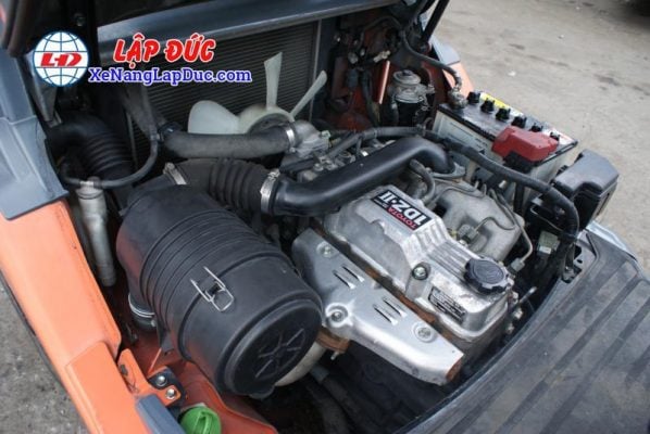Xe nâng dầu toyota 2 tấn gàu xúc
