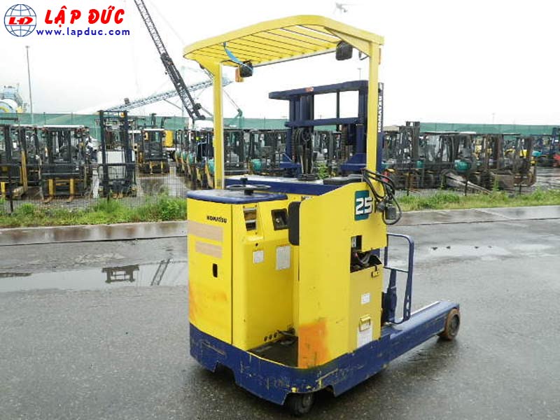 Xe nâng điện đứng lái cũ KOMATSU 2.5 tấn FB25RN-3