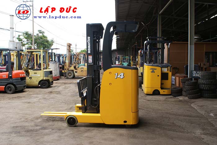 Xe nâng điện đứng lái cũ 1.4 tấn KOMATSU FB14RL-14 giá rẻ Xe nâng điện đứng lái cũ 1.4 tấn KOMATSU FB14RL-14 giá rẻ