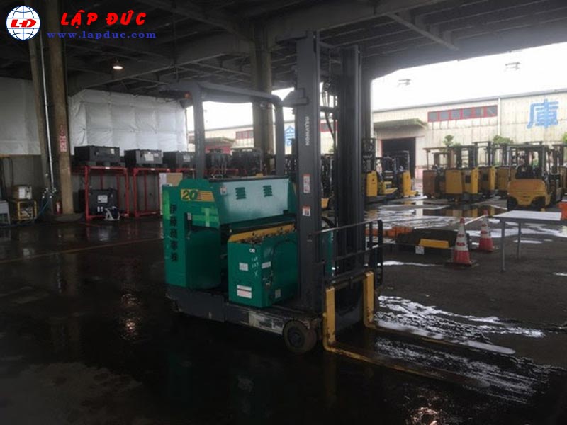 Xe nâng điện đứng lái cũ KOMATSU 2 tấn FB20RN-4