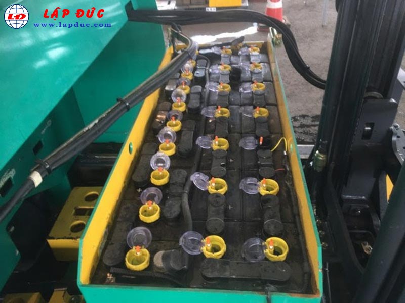 Xe nâng điện đứng lái cũ KOMATSU 2 tấn FB20RN-4