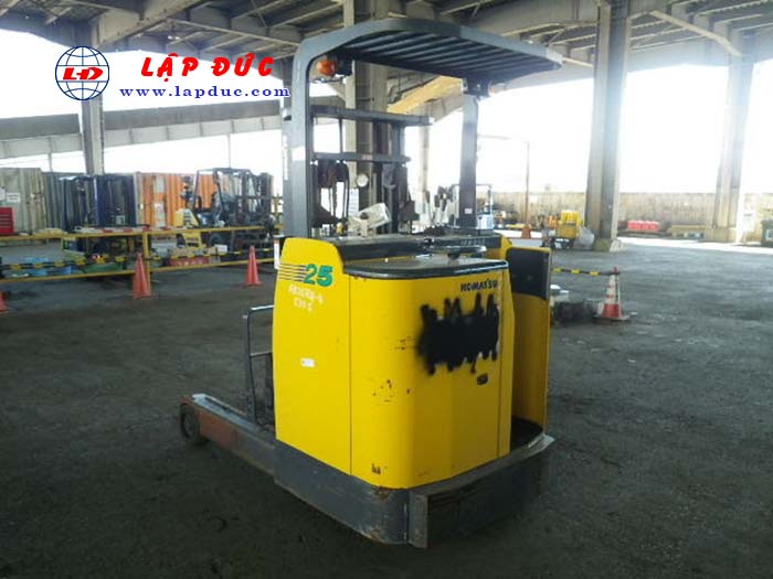 Xe nâng điện đứng lái cũ 2.5 tấn KOMATSU FB25RN-4 giá rẻ