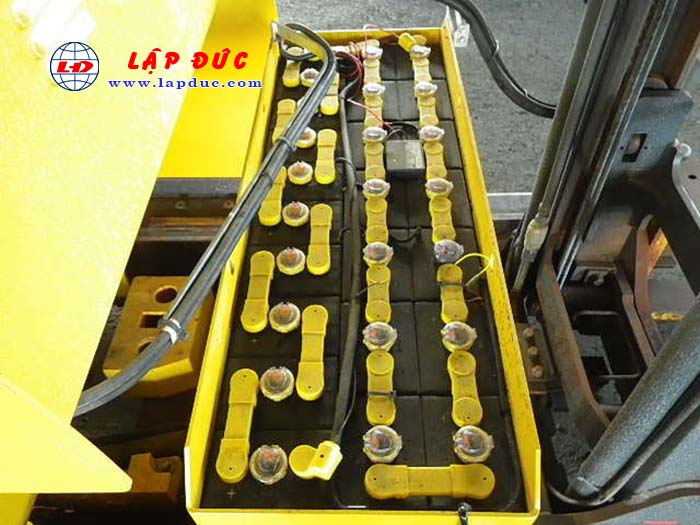 Xe nâng điện đứng lái cũ KOMATSU 2.5 tấn FB25RN-4 giá rẻ Xe nâng điện đứng lái cũ KOMATSU 2.5 tấn FB25RN-4 giá rẻ