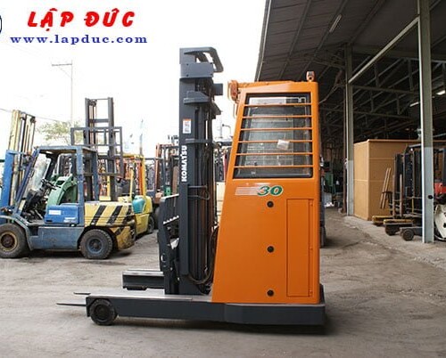 Xe nâng điện đứng lái cũ 3 tấn KOMATSU FB30RFV-4