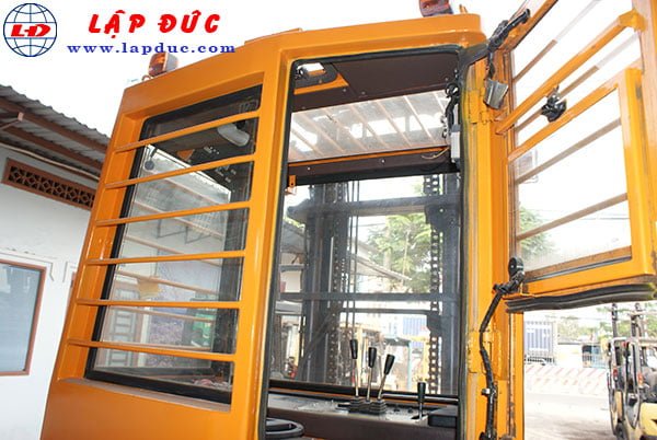 Xe nâng điện KOMATSU 3 tấn đứng lái FB30RFV-4 Xe nâng điện KOMATSU 3 tấn đứng lái FB30RFV-4