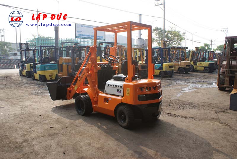 Xe xúc nâng TOYOTA SD7 # 10509