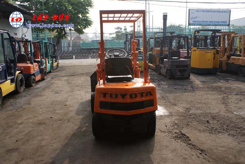 Xe xúc nâng TOYOTA SD7 # 10509