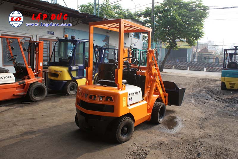 Xe xúc nâng TOYOTA SD7 # 10509