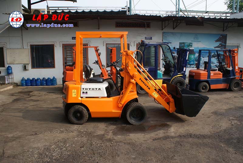 Xe xúc nâng TOYOTA SD7 # 10509