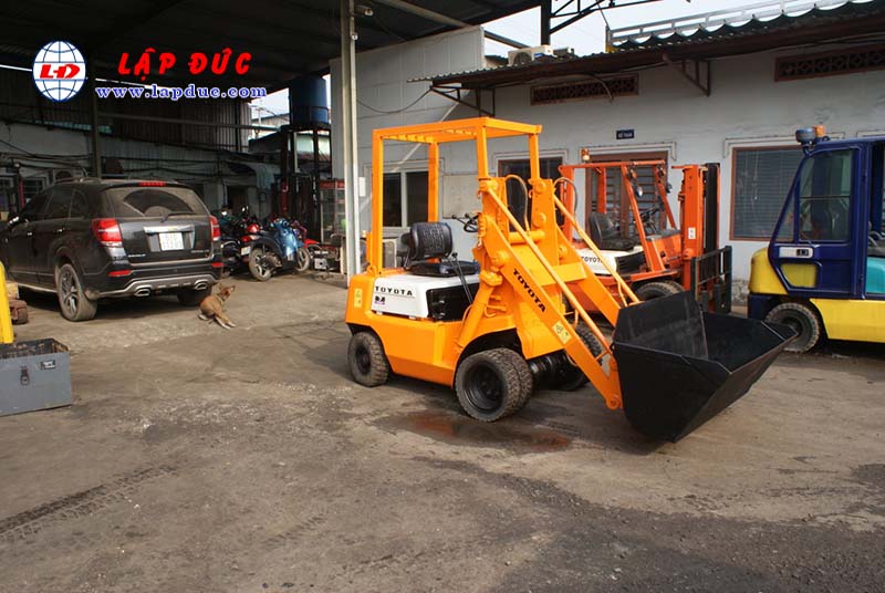 Xe xúc nâng TOYOTA SD7 # 10509