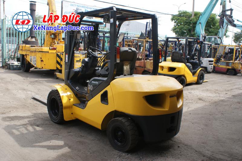 Xe nâng dầu cũ KOMATSU 3 tấn FD30T-17 giá rẻ