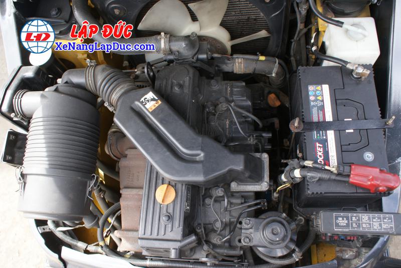 Xe nâng 3 tấn máy dầu KOMATSU FD30T-17 giá rẻ