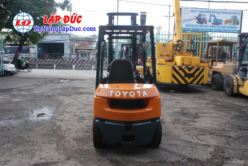 xe nâng toyota 7fd25
